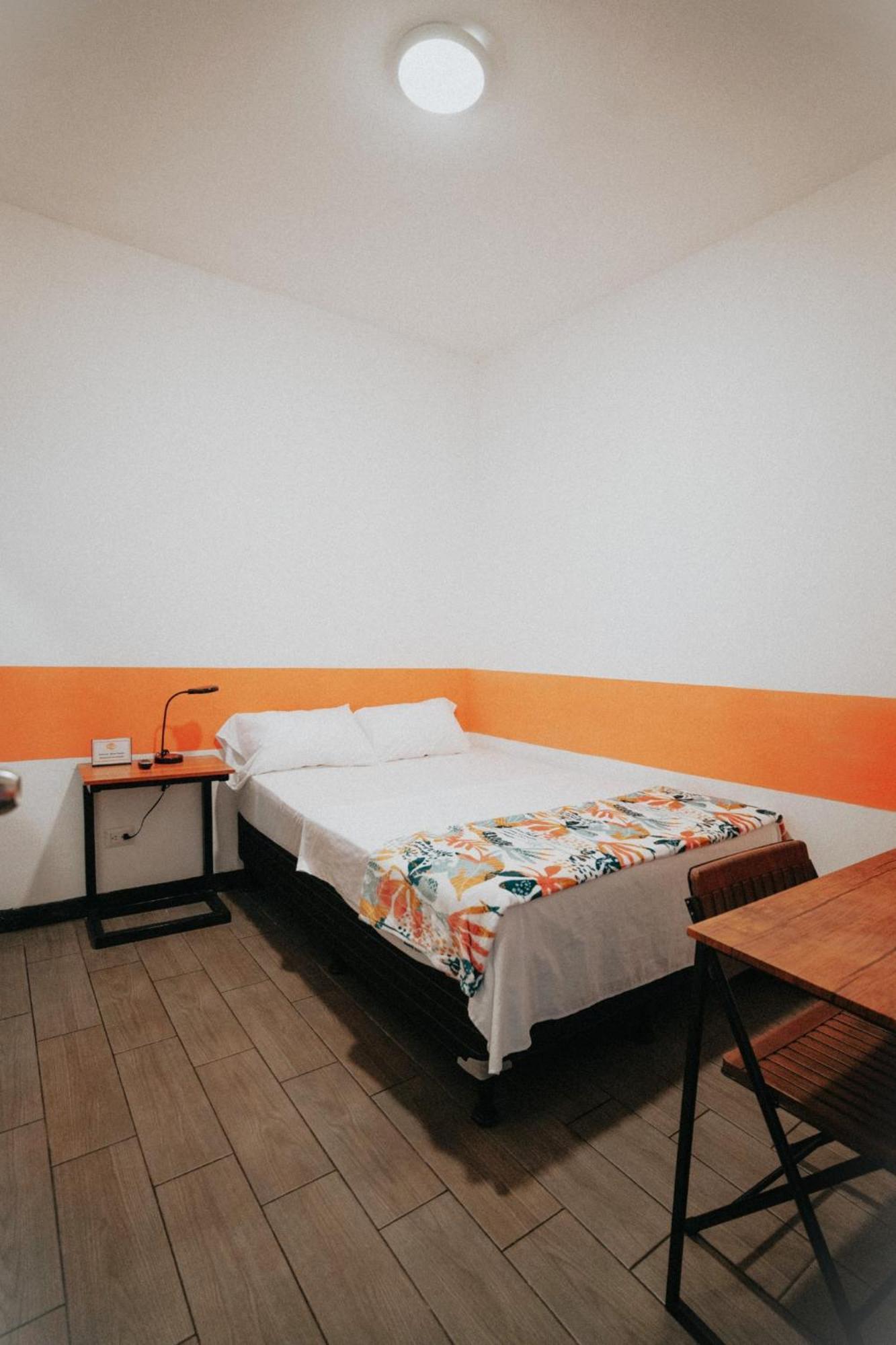 Tequila Sunrise Hostel Guatemala City Екстериор снимка