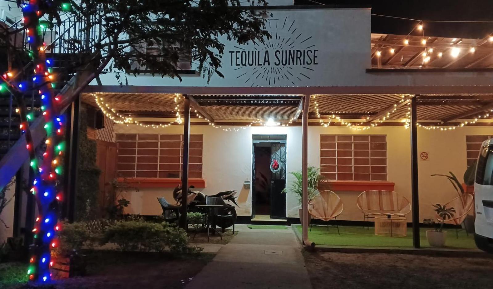 Tequila Sunrise Hostel Guatemala City Екстериор снимка