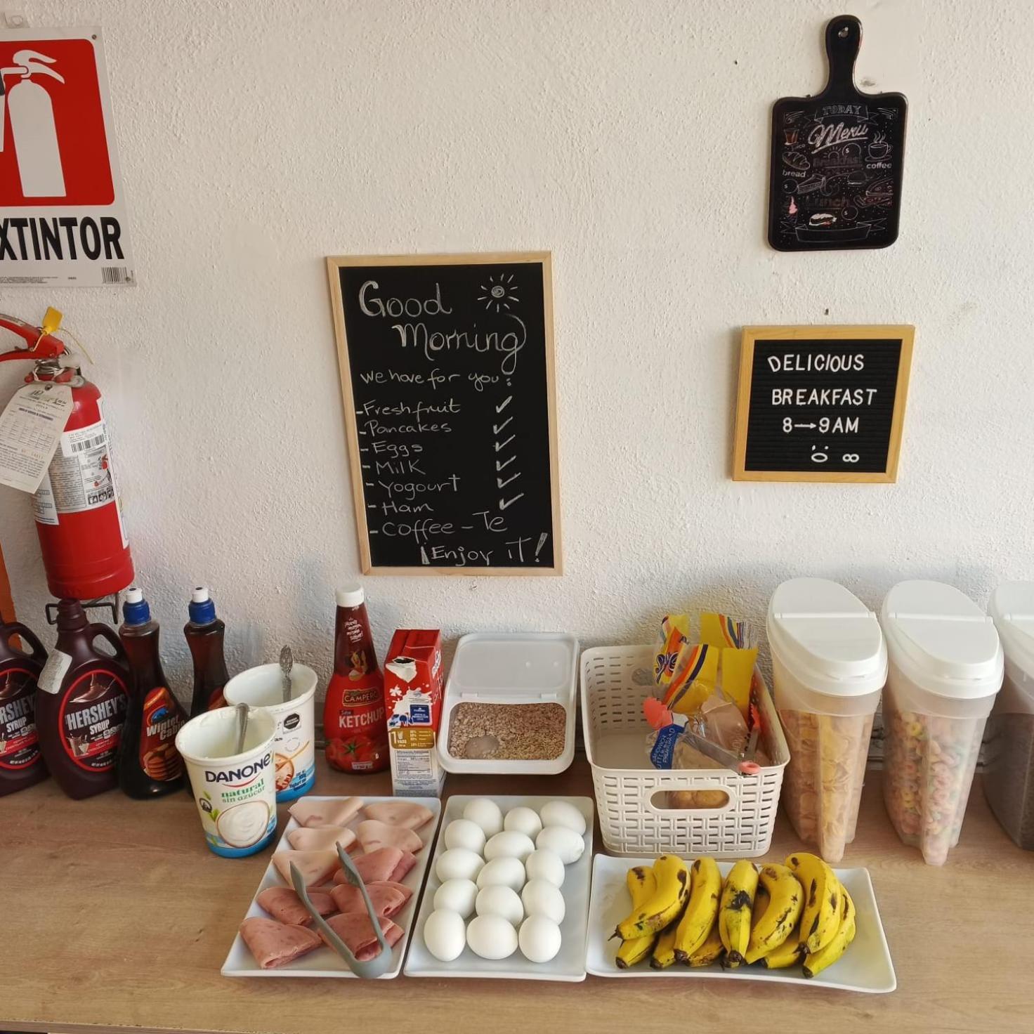 Tequila Sunrise Hostel Guatemala City Екстериор снимка