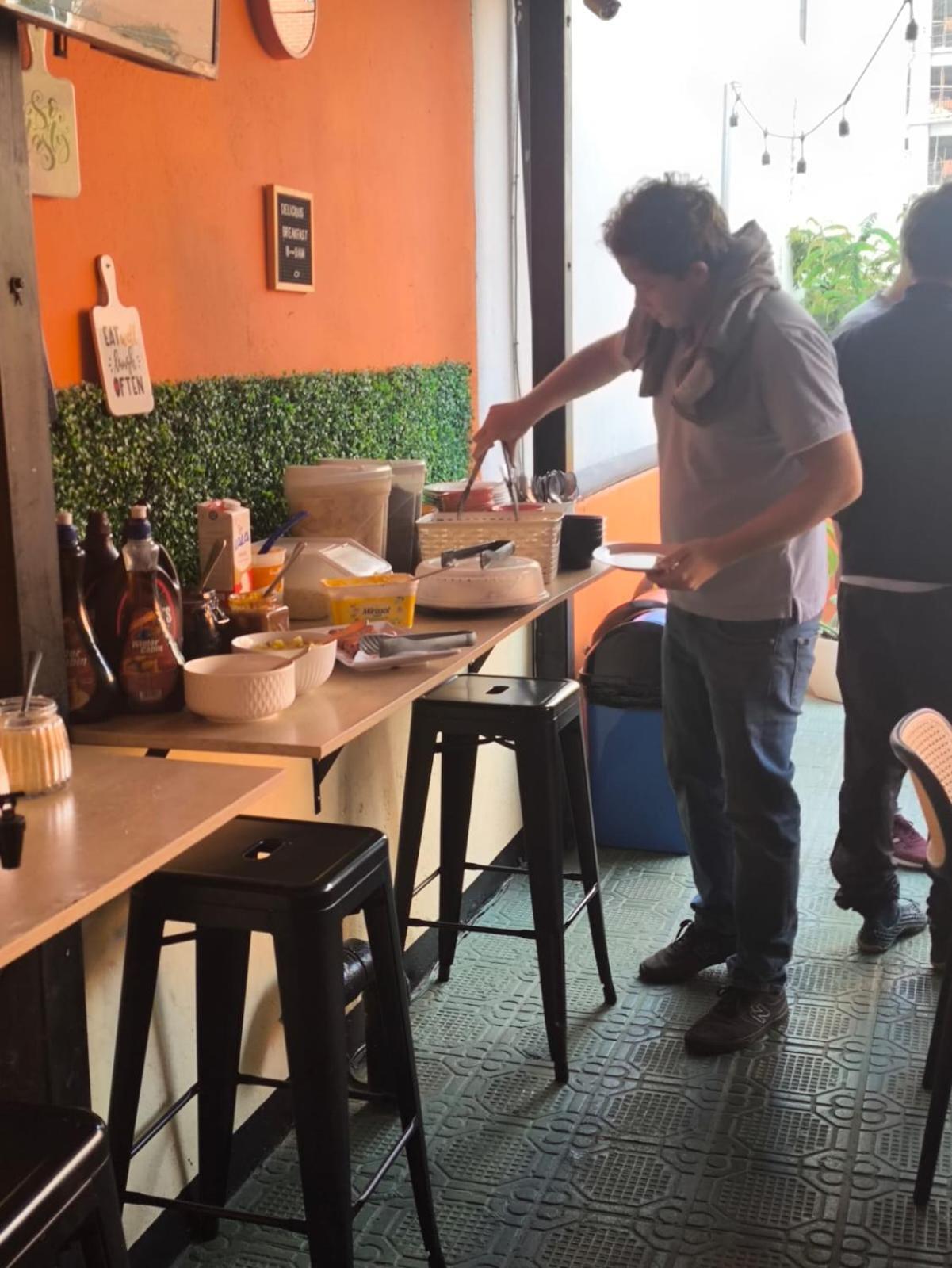 Tequila Sunrise Hostel Guatemala City Екстериор снимка