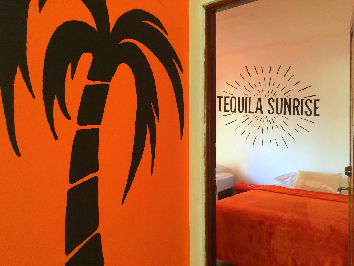 Tequila Sunrise Hostel Guatemala City Екстериор снимка