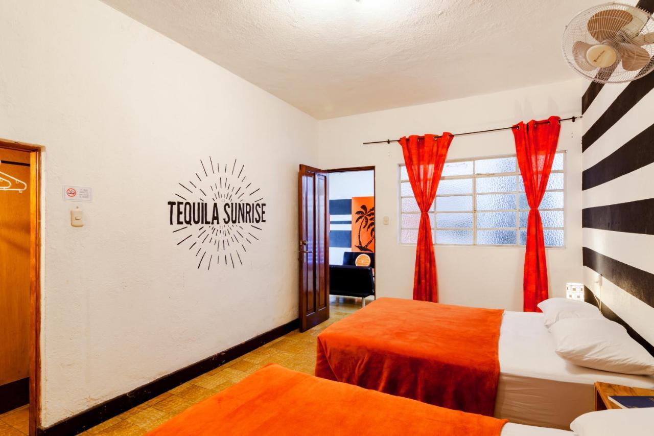 Tequila Sunrise Hostel Guatemala City Екстериор снимка