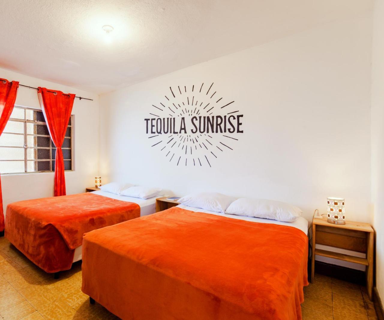 Tequila Sunrise Hostel Guatemala City Екстериор снимка