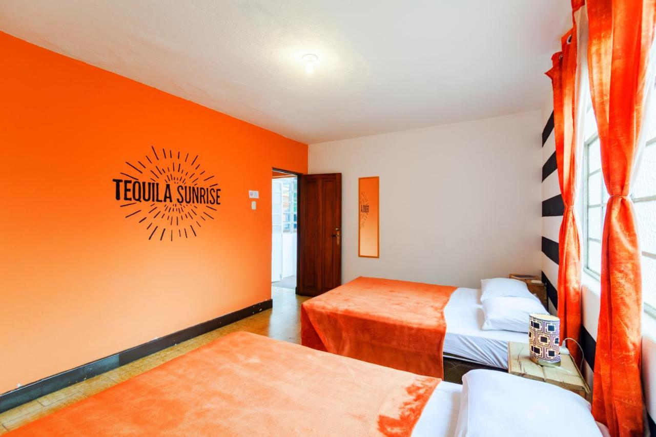 Tequila Sunrise Hostel Guatemala City Екстериор снимка